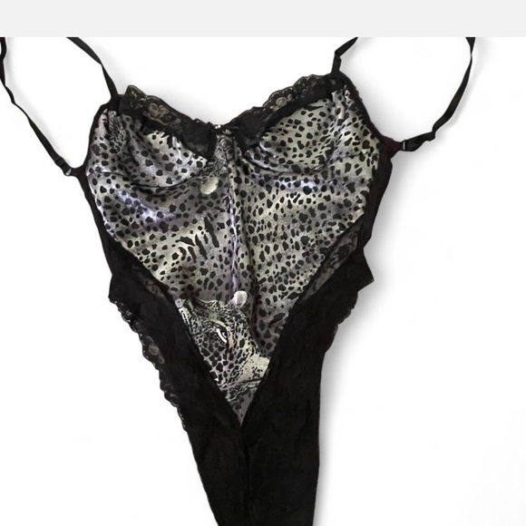 Elegant Black Lace Lingerie Bodysuit - Picture 2 of 6